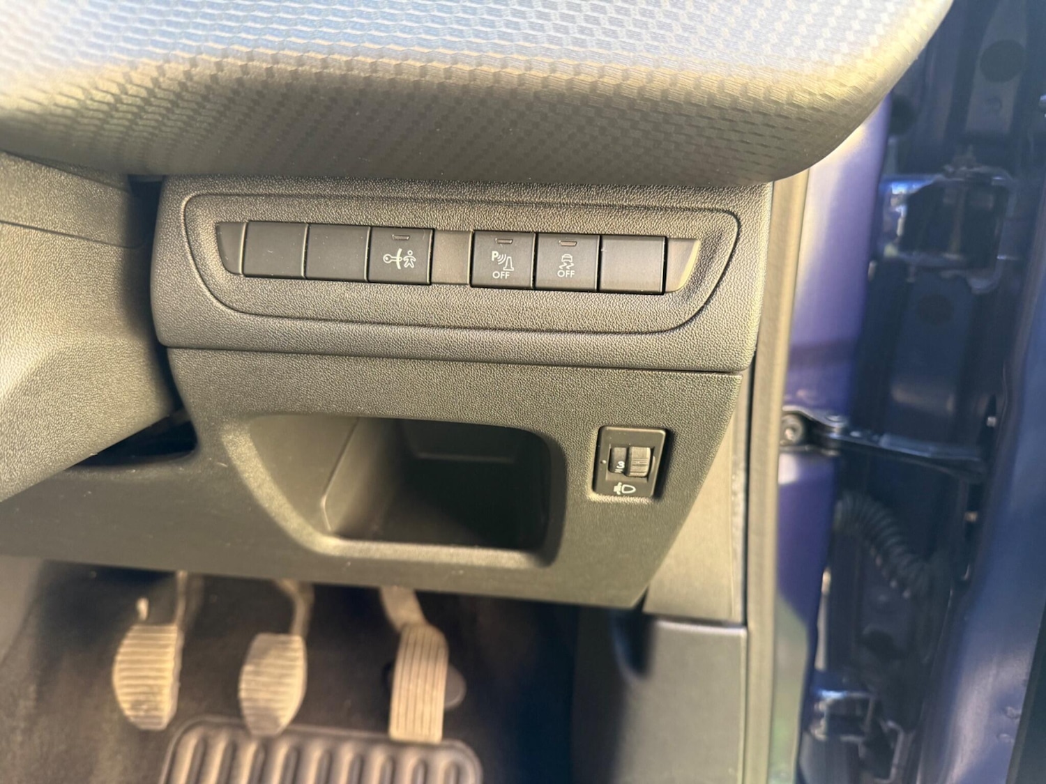 Used Peugeot 208 2017 for sale - 77097524: Photo 42