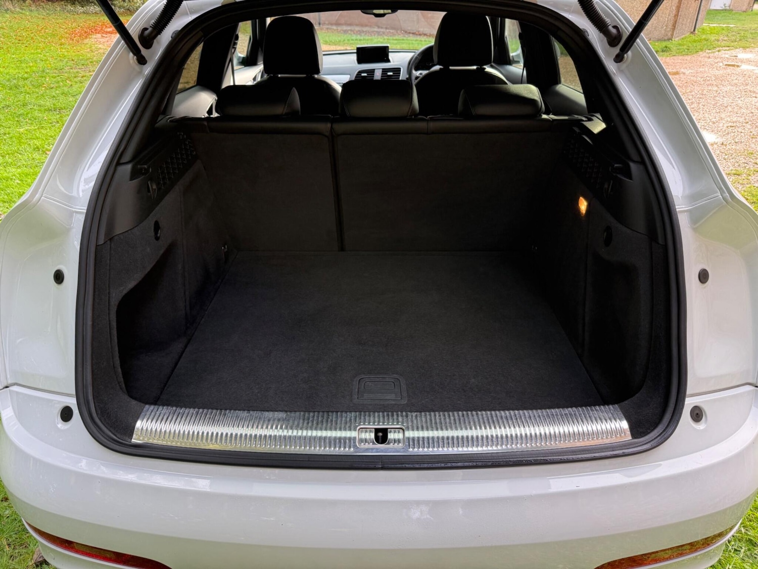 Used Audi Q3 2014 for sale - 76337352: Photo 32
