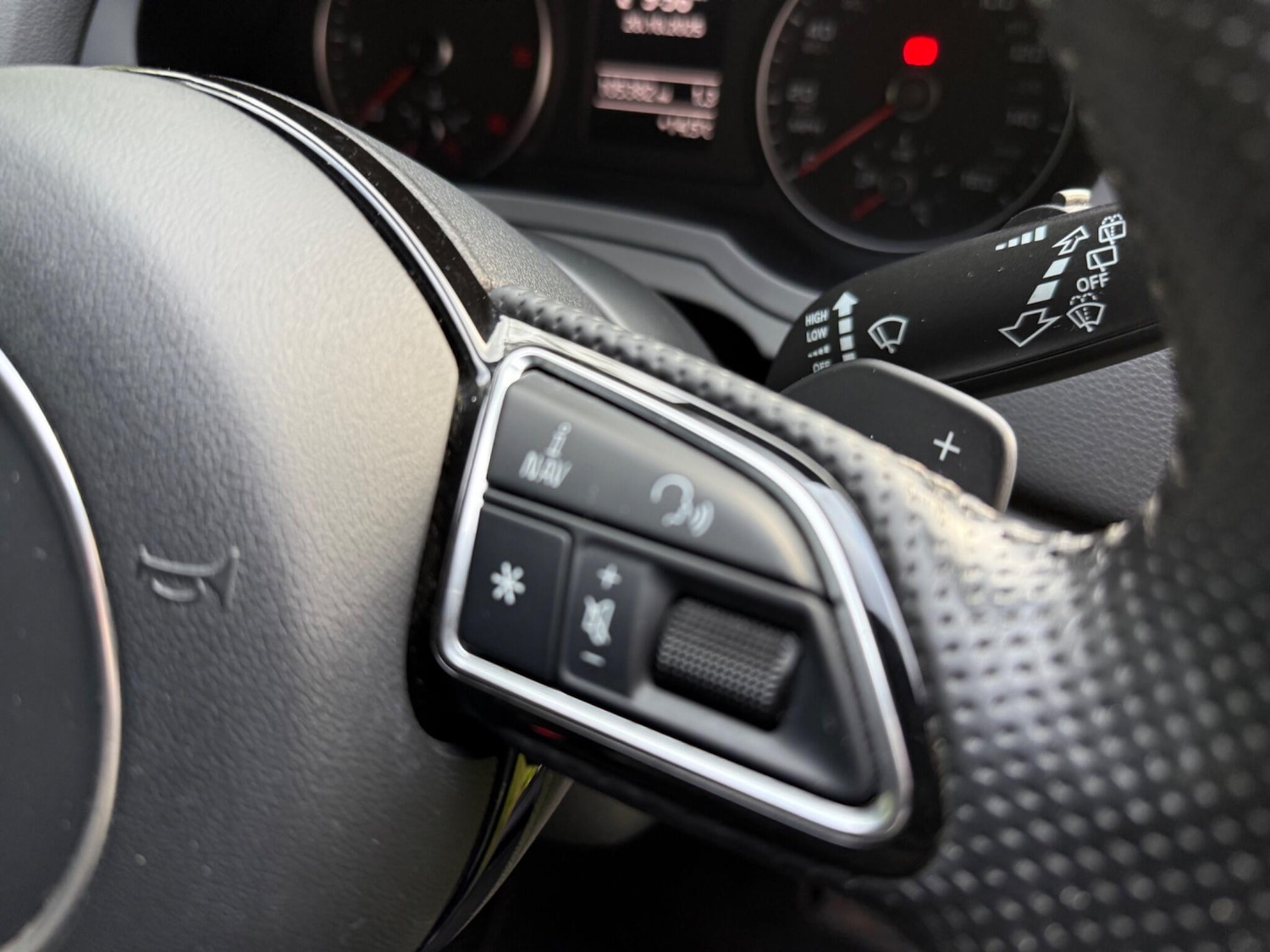 Used Audi Q3 2014 for sale - 76337352: Photo 36