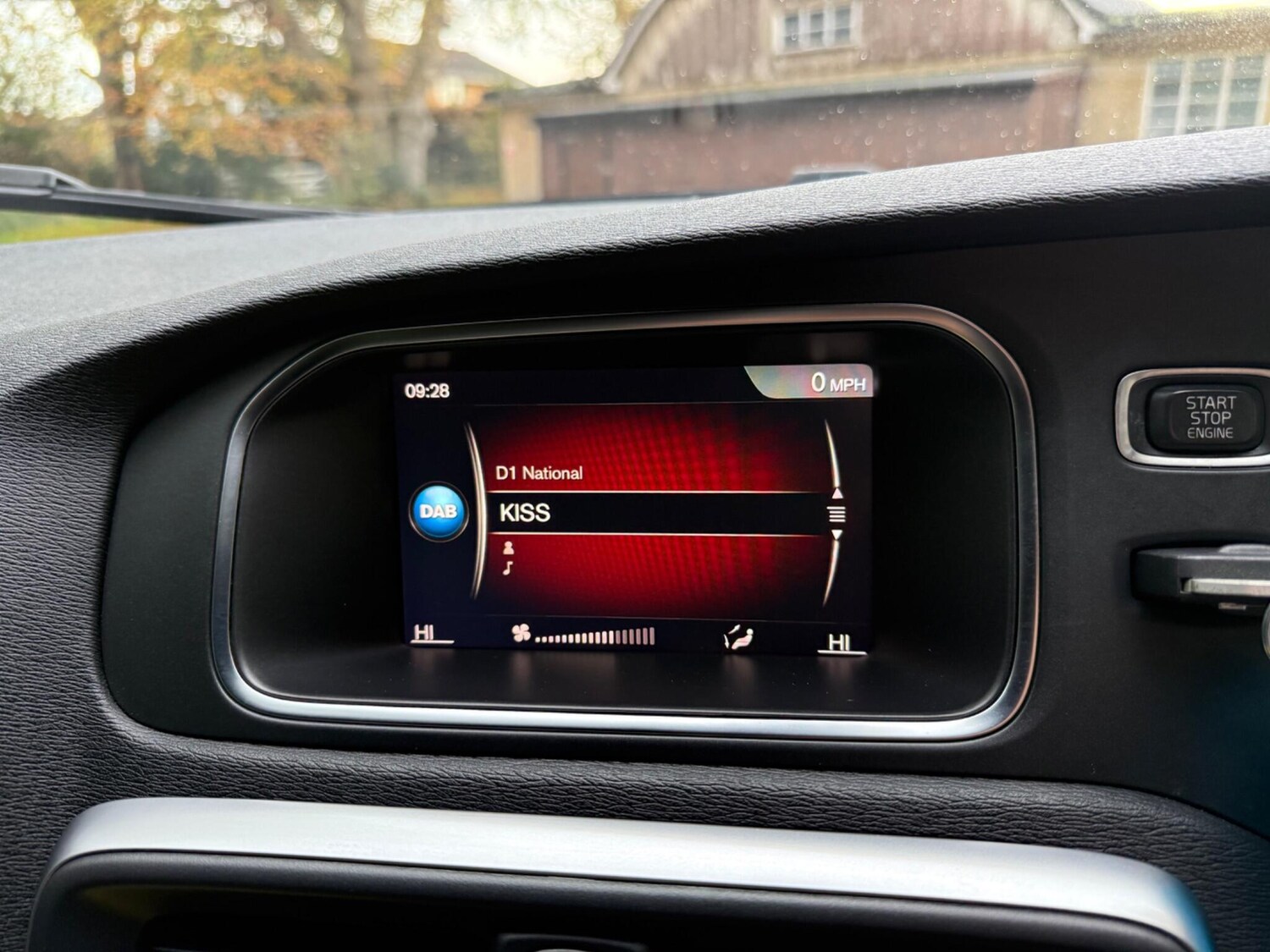 Used Volvo V40 2017 for sale - 76658515: Photo 51