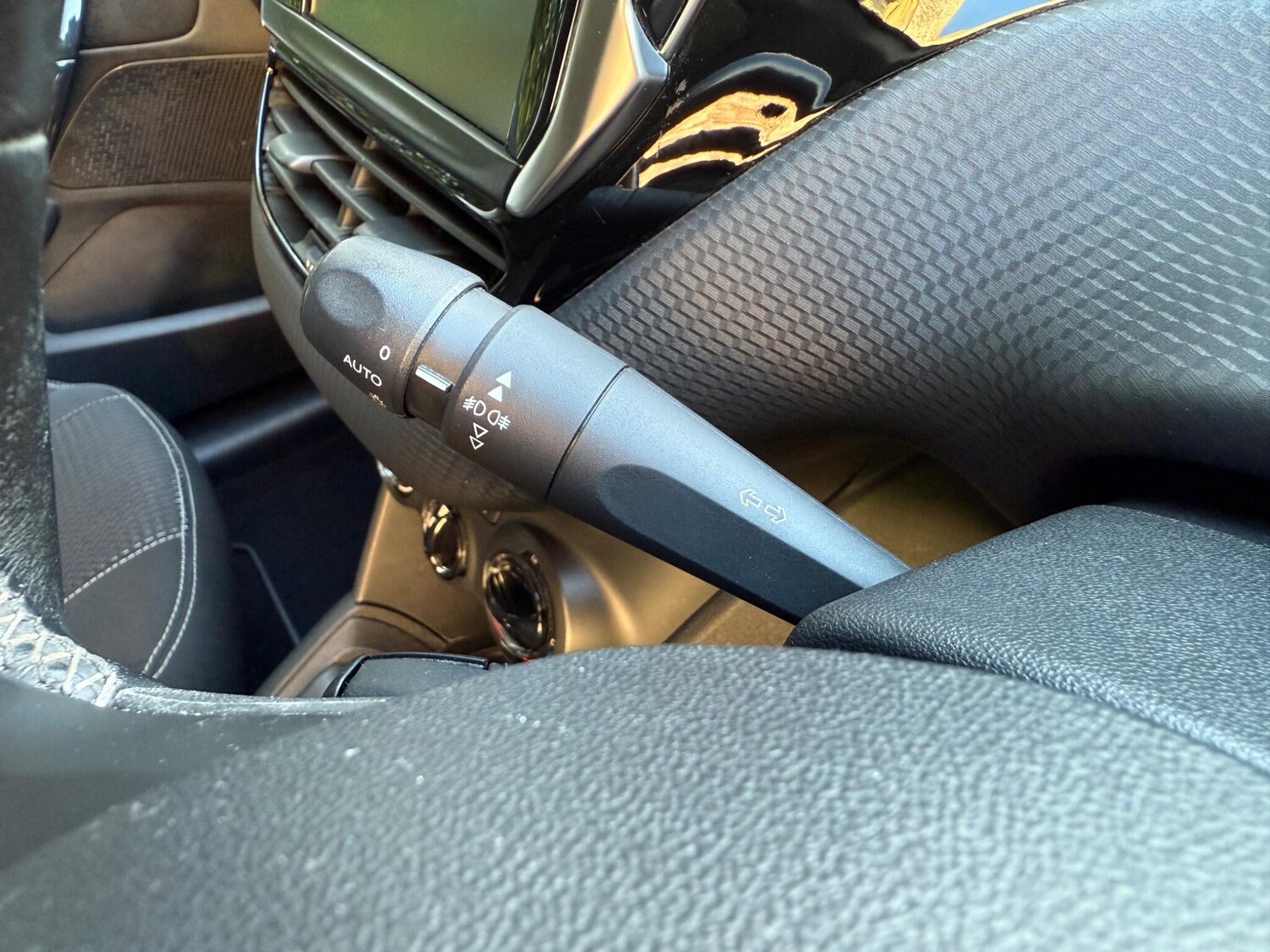 Used Peugeot 208 2017 for sale - 76026760: Photo 37