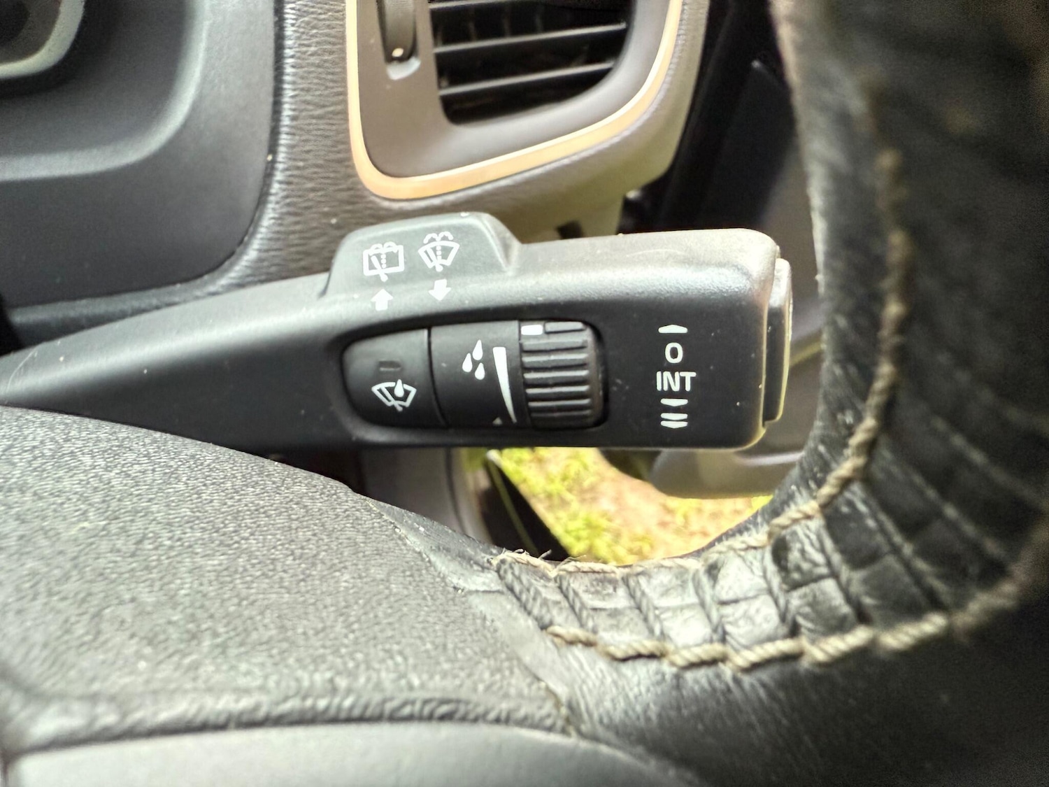 Used Volvo V40 2017 for sale - 76735415: Photo 37