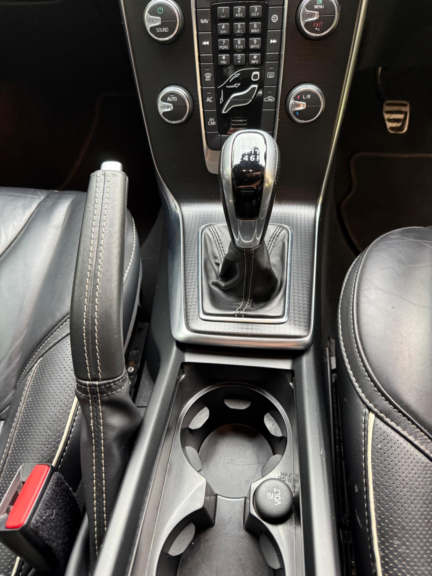 Used Volvo V40 2017 for sale - 76735415: Photo 41