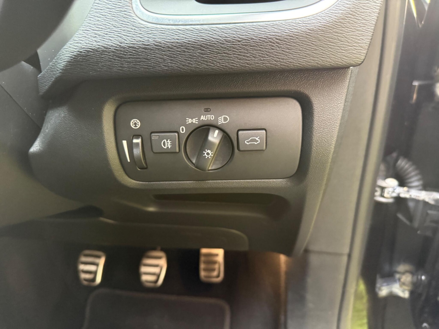 Used Volvo V40 2017 for sale - 76735415: Photo 43