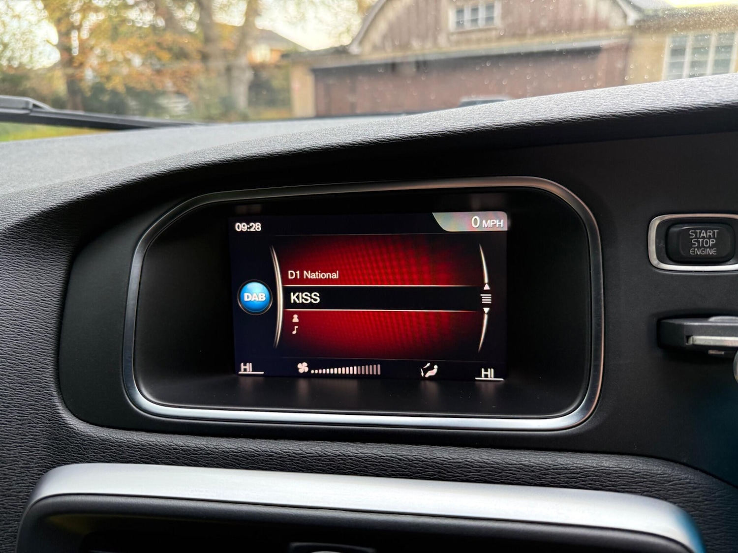 Used Volvo V40 2017 for sale - 76735415: Photo 51