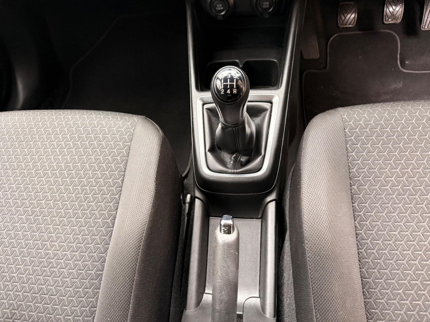 Used Suzuki Swift 2018 for sale - 77683209: Photo 40