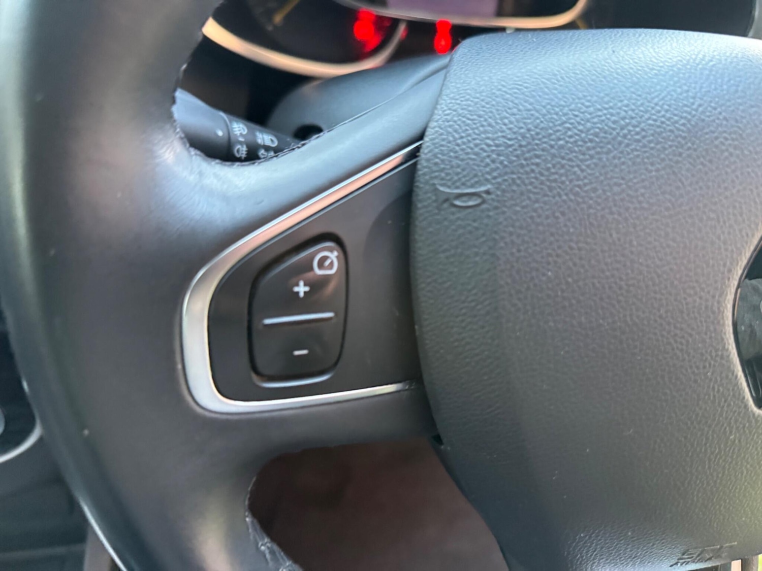 Used Renault Clio 2016 for sale - 76994632: Photo 36