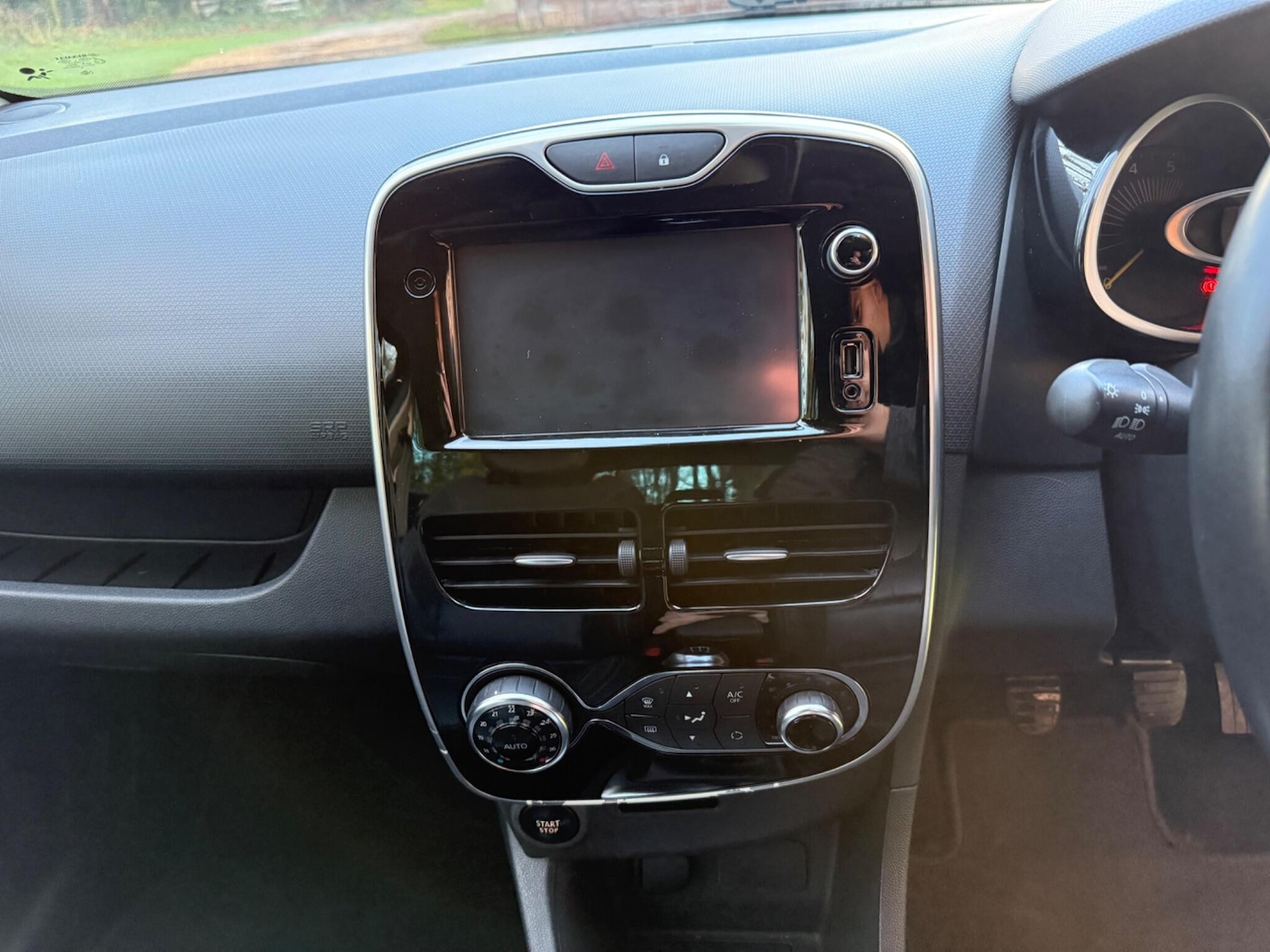 Used Renault Clio 2016 for sale - 76994632: Photo 40