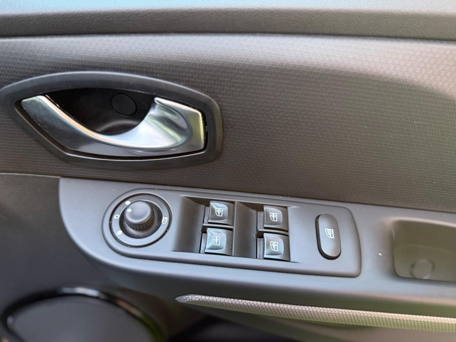 Used Renault Clio 2016 for sale - 76994632: Photo 45