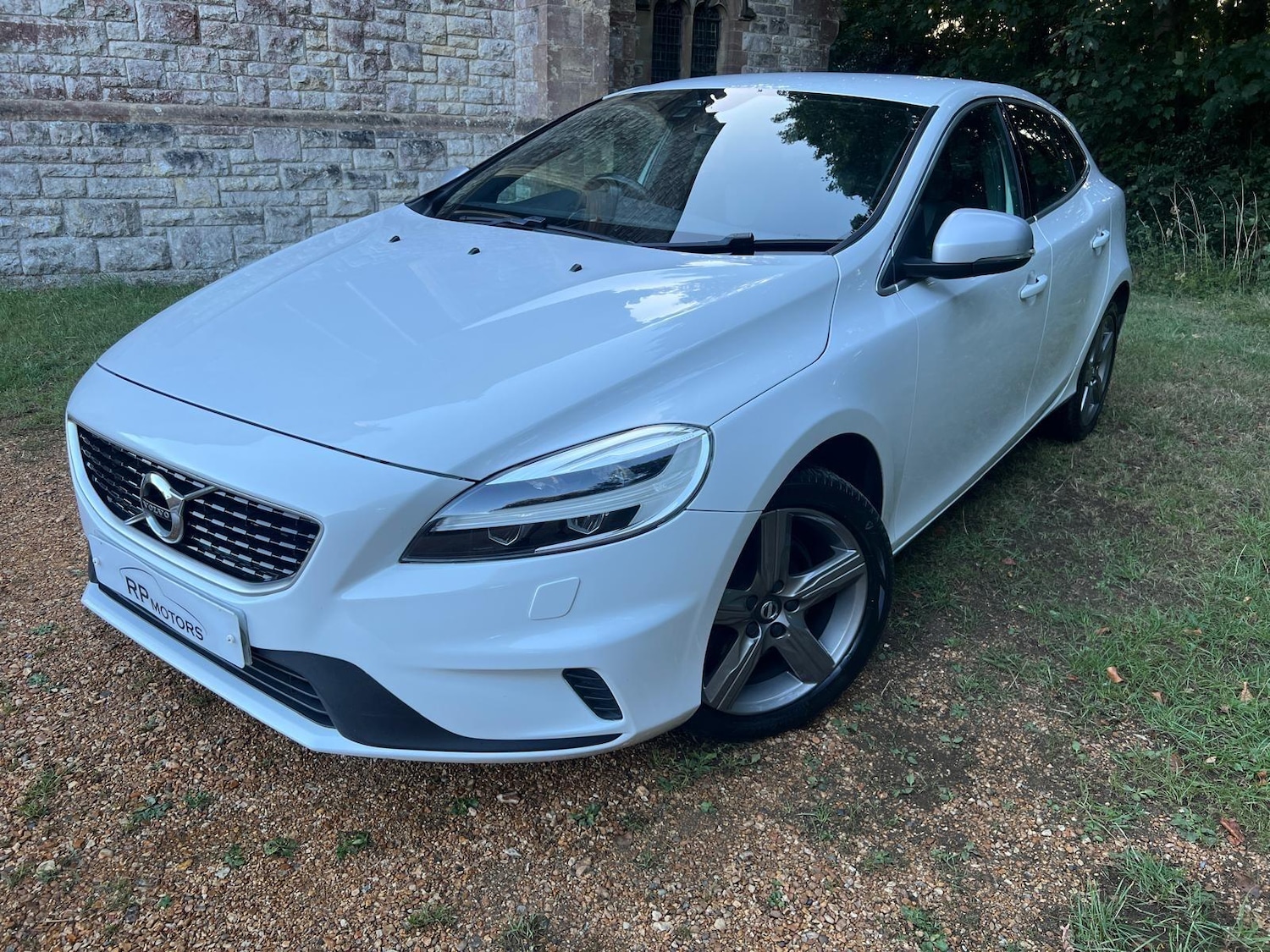 Used Volvo V40 2018 for sale - 76284225: Photo 2
