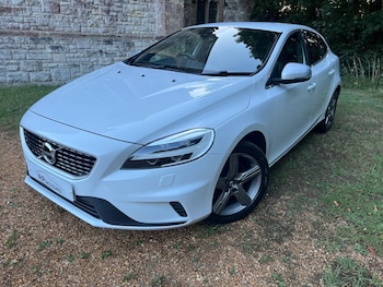 Used Volvo V40 2018 for sale - 76284225: Photo