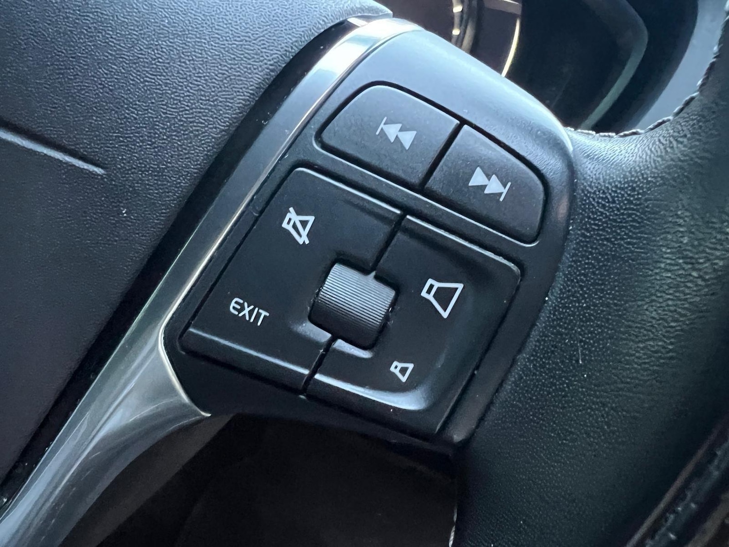 Used Volvo V40 2018 for sale - 76284225: Photo 37