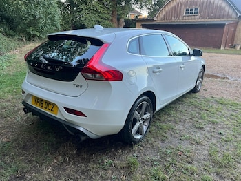 Used Volvo V40 2018 for sale - 76284225: Photo