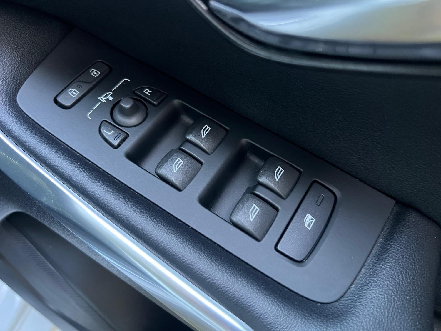 Used Volvo V40 2018 for sale - 76284225: Photo 41