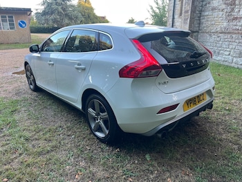 Used Volvo V40 2018 for sale - 76284225: Photo