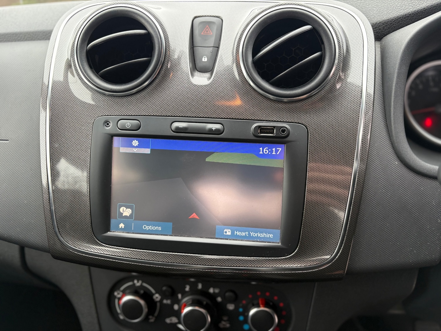 Used Dacia Sandero Stepway 2017 for sale - 77988634: Photo 12