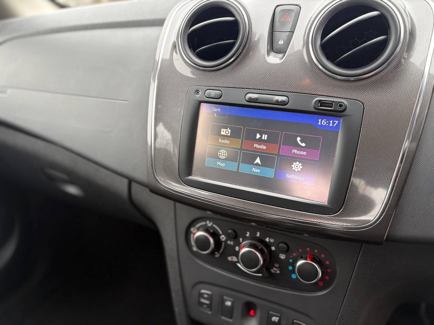 Used Dacia Sandero Stepway 2017 for sale - 77988634: Photo 16