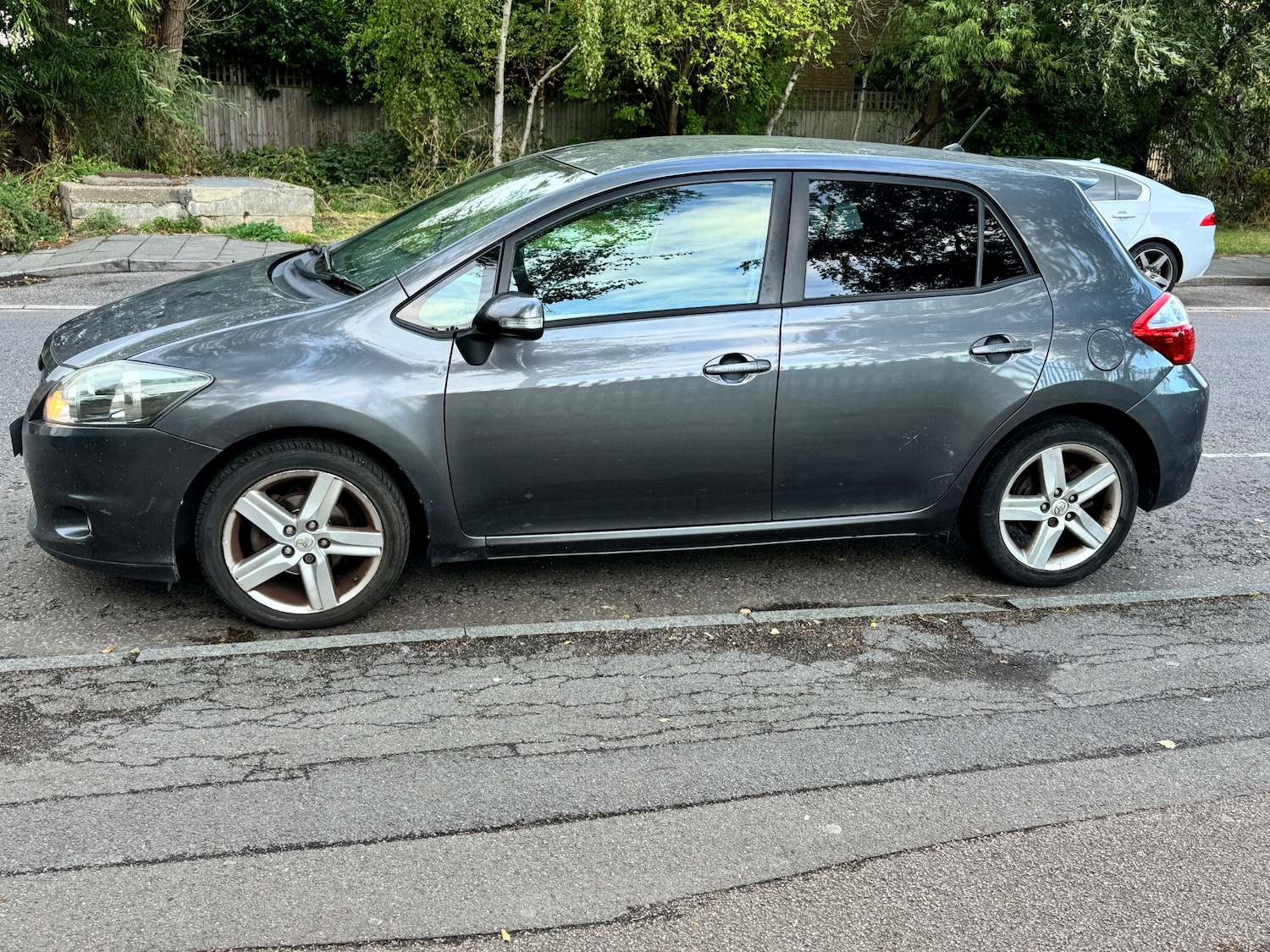 Used Toyota Auris 2012 for sale - 76510875: Photo 2