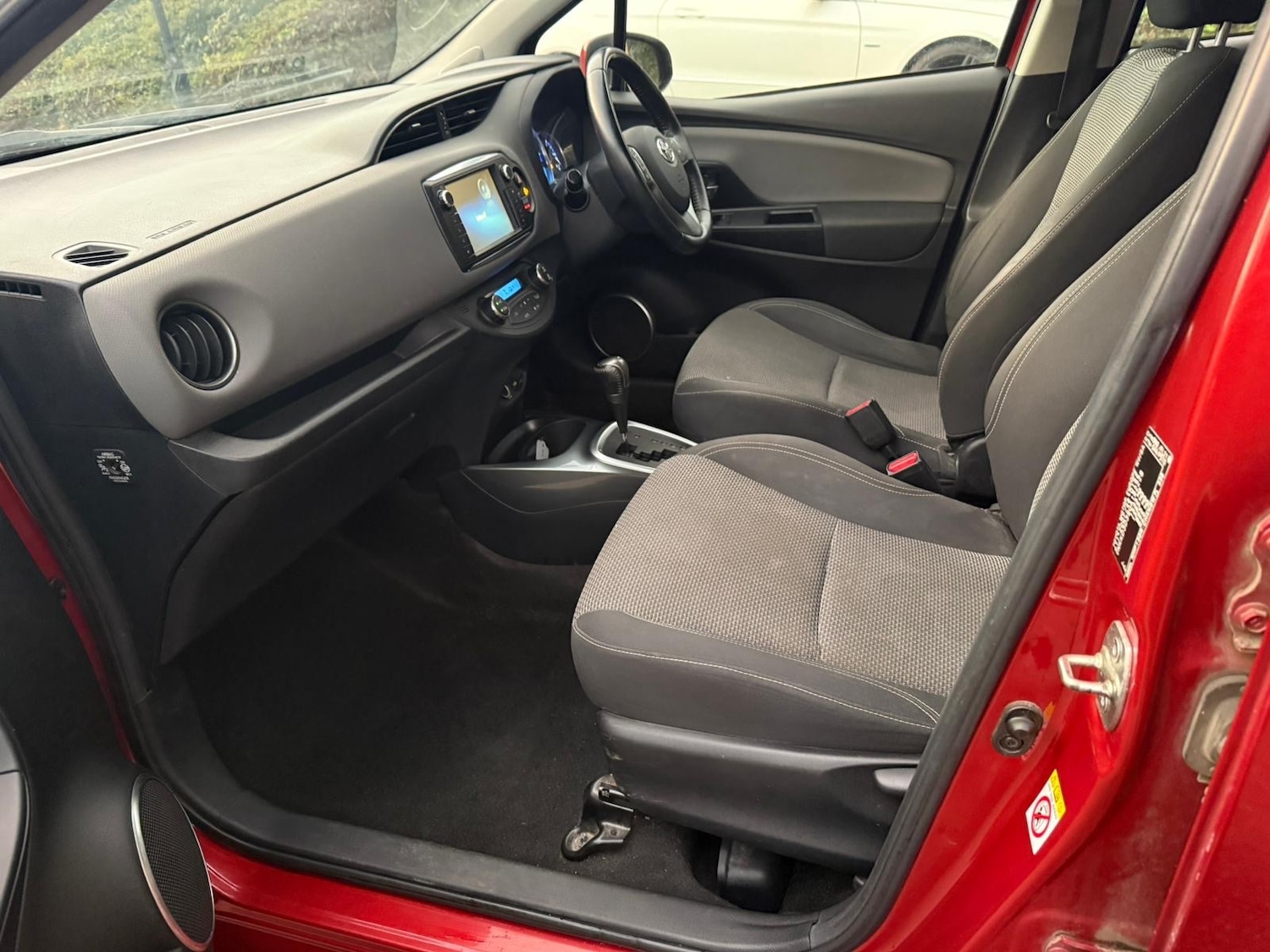 Used Toyota Yaris 2015 for sale - 76565580: Photo 7