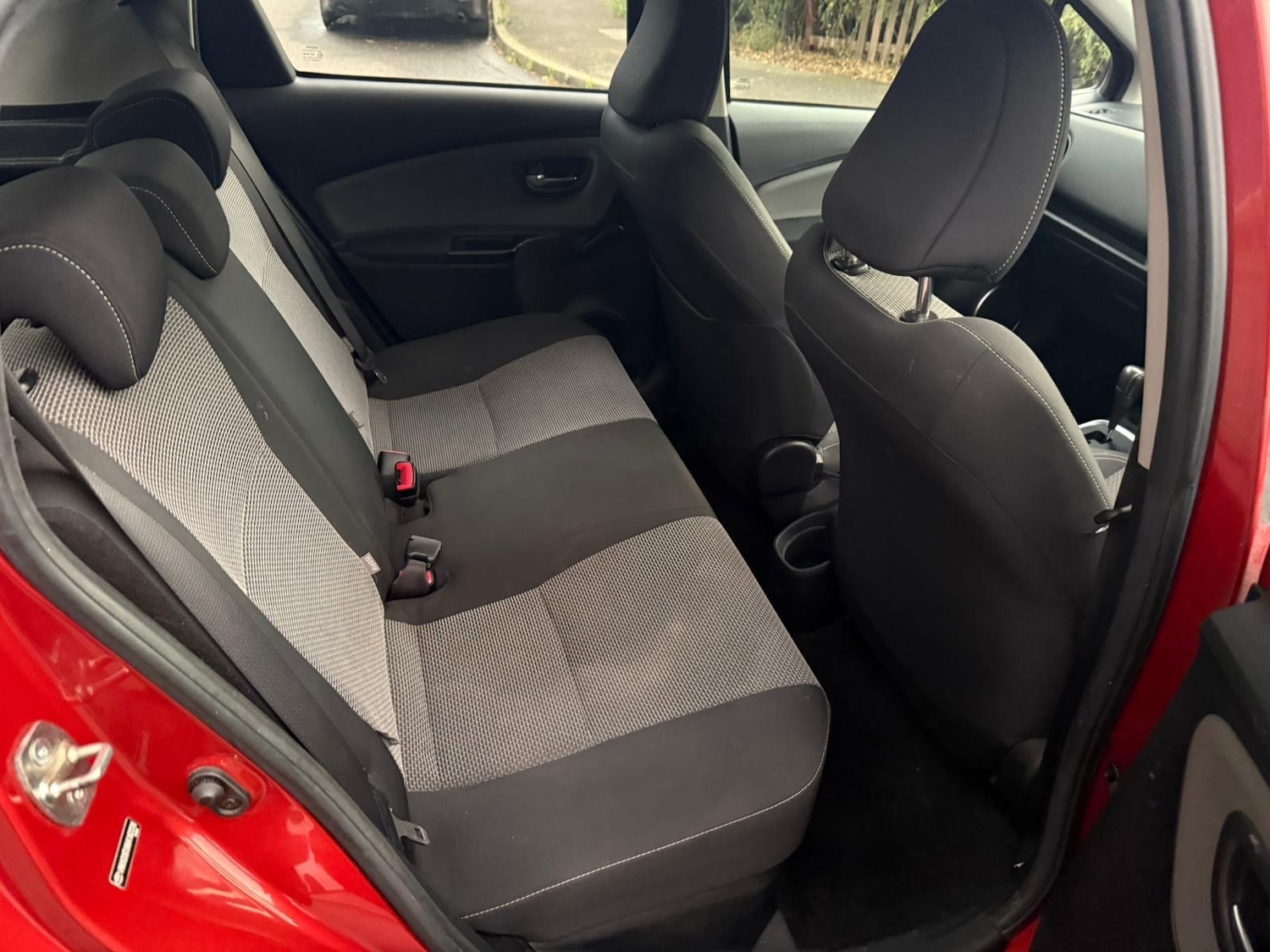 Used Toyota Yaris 2015 for sale - 76565580: Photo 8