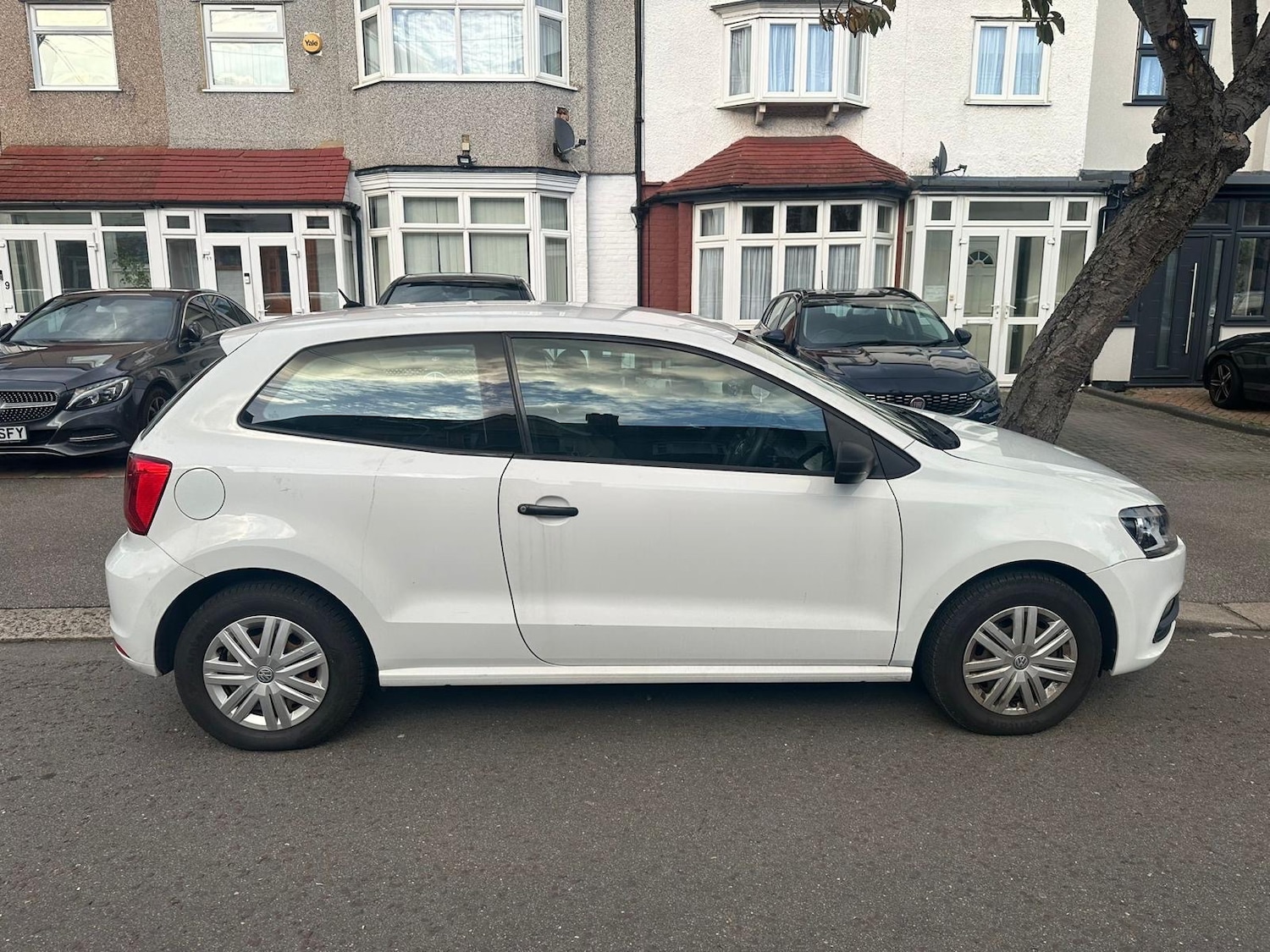 Used Volkswagen Polo 2015 for sale - 76899712: Photo 2