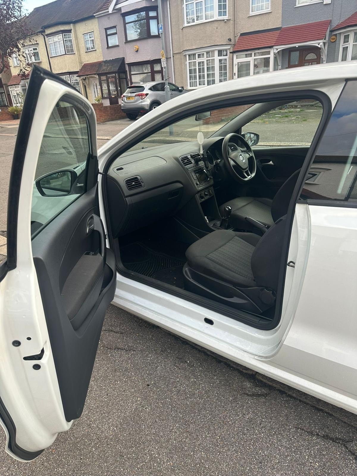 Used Volkswagen Polo 2015 for sale - 76899712: Photo 4