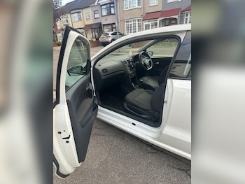 Used Volkswagen Polo 2015 for sale - 76899712: Photo