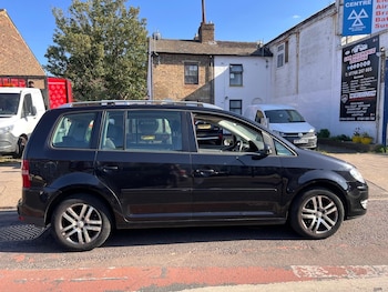 Used Volkswagen Touran 2009 for sale - 76506113: Photo