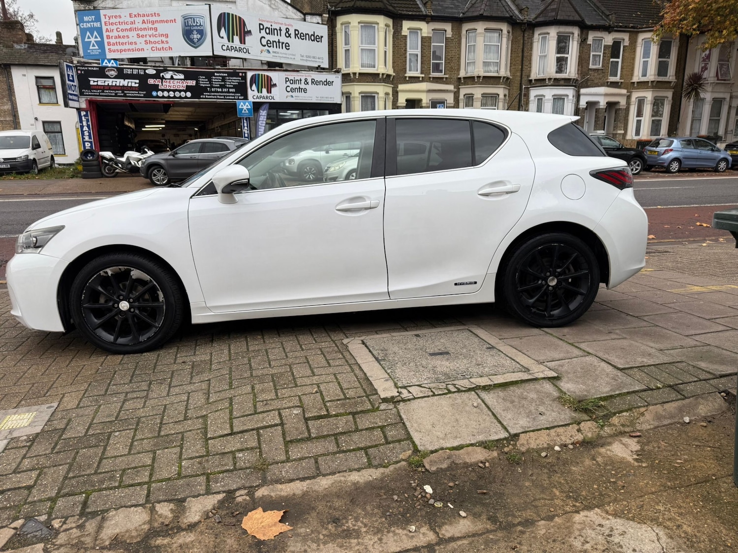 Used Lexus CT 2011 for sale - 76542933: Photo 2