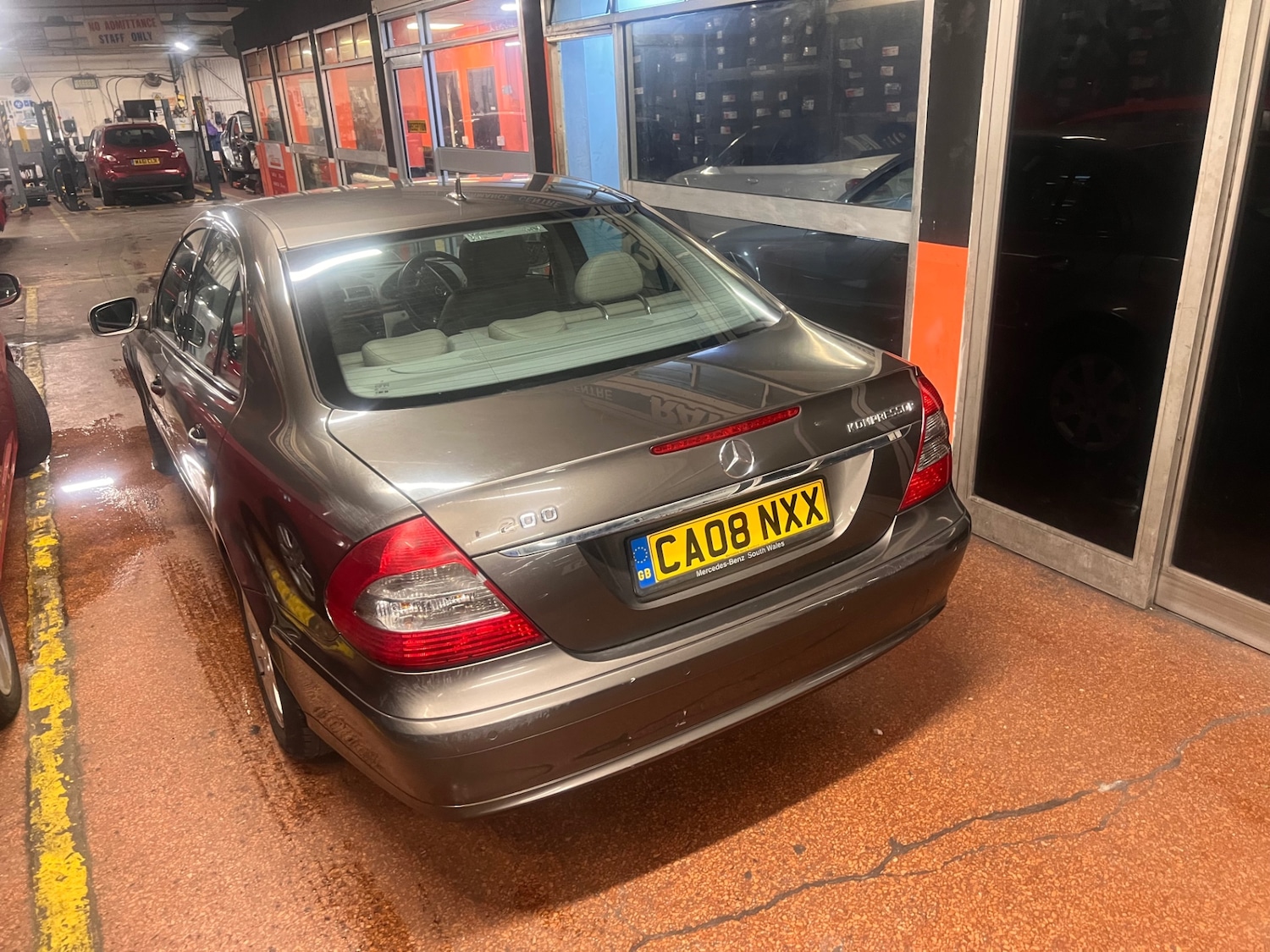 Used Mercedes-Benz E Class 2008 for sale - 77848885: Photo 6