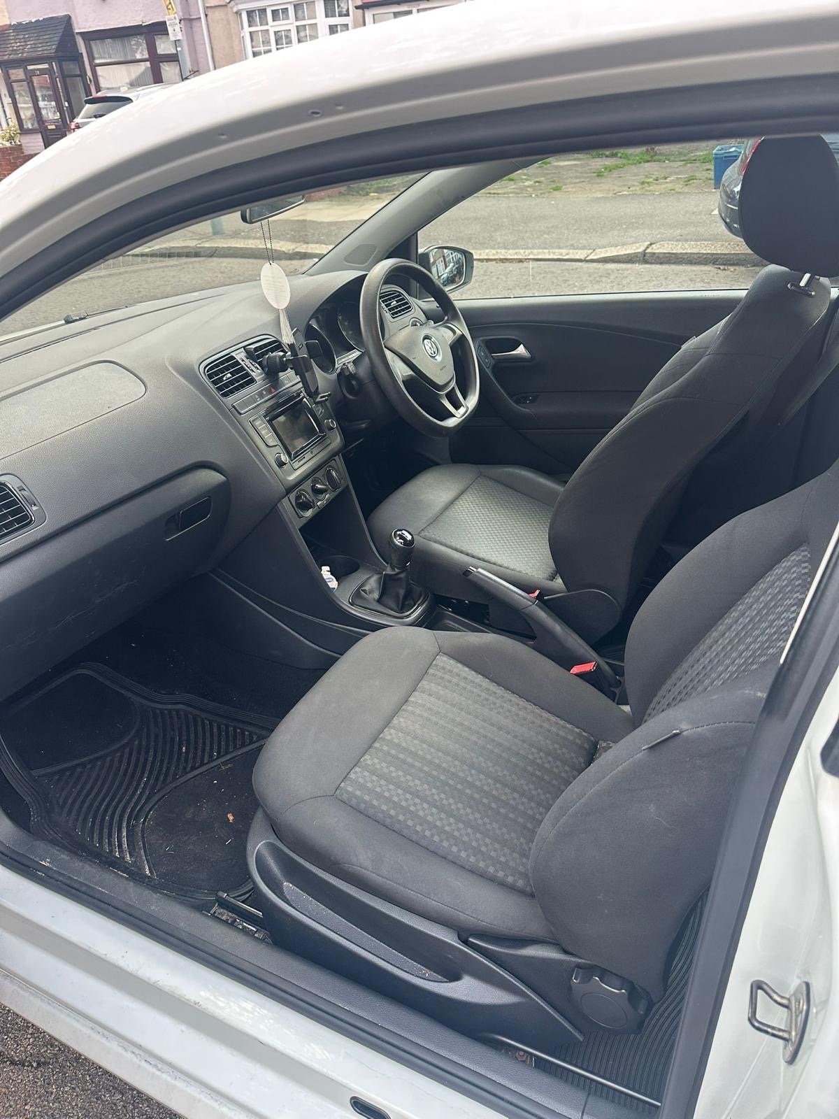 Used Volkswagen Polo 2015 for sale - 76627044: Photo 6