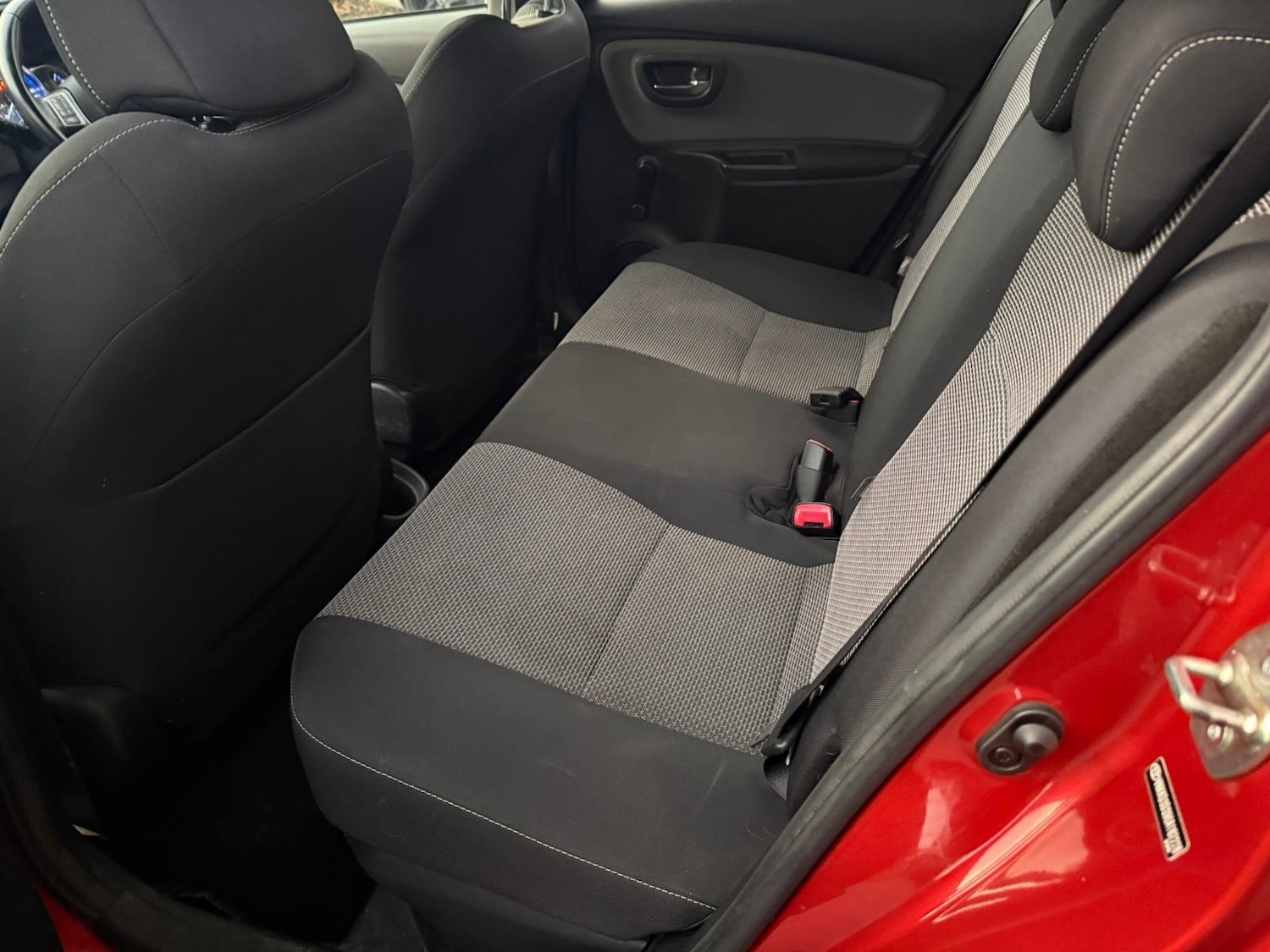 Used Toyota Yaris 2015 for sale - 76505278: Photo 9