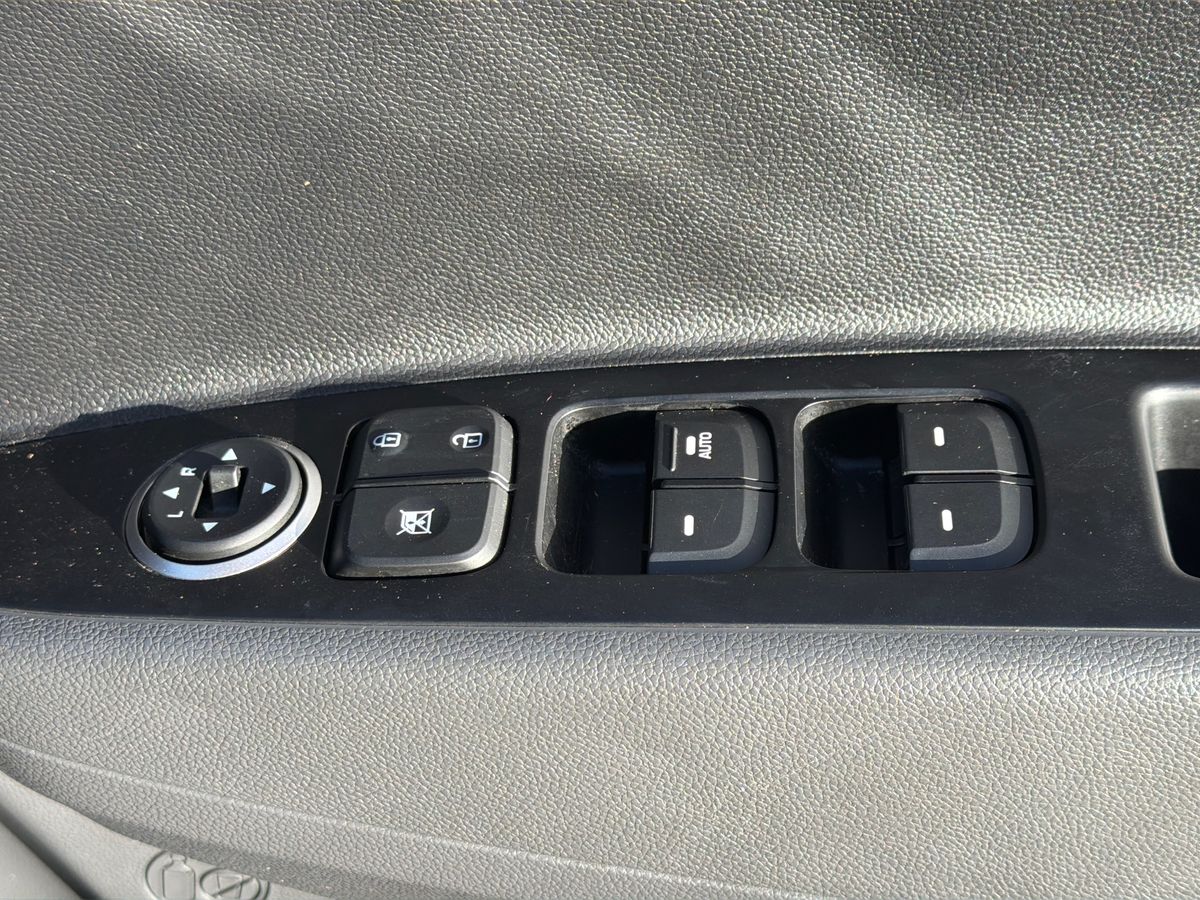 Used Hyundai i10 2018 for sale - 77576381: Photo 20