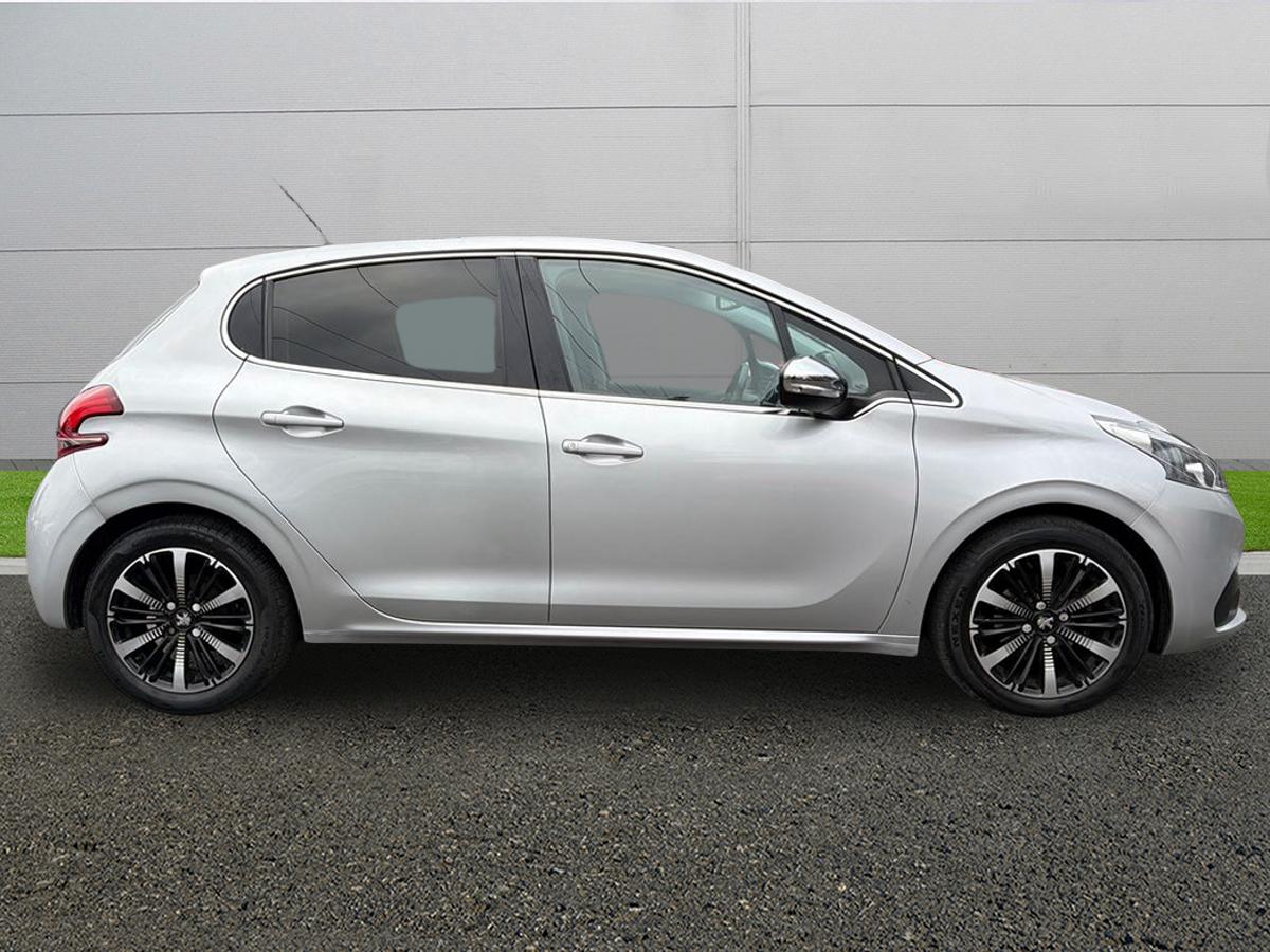 Used Peugeot 208 2016 for sale - 77606936: Photo 8