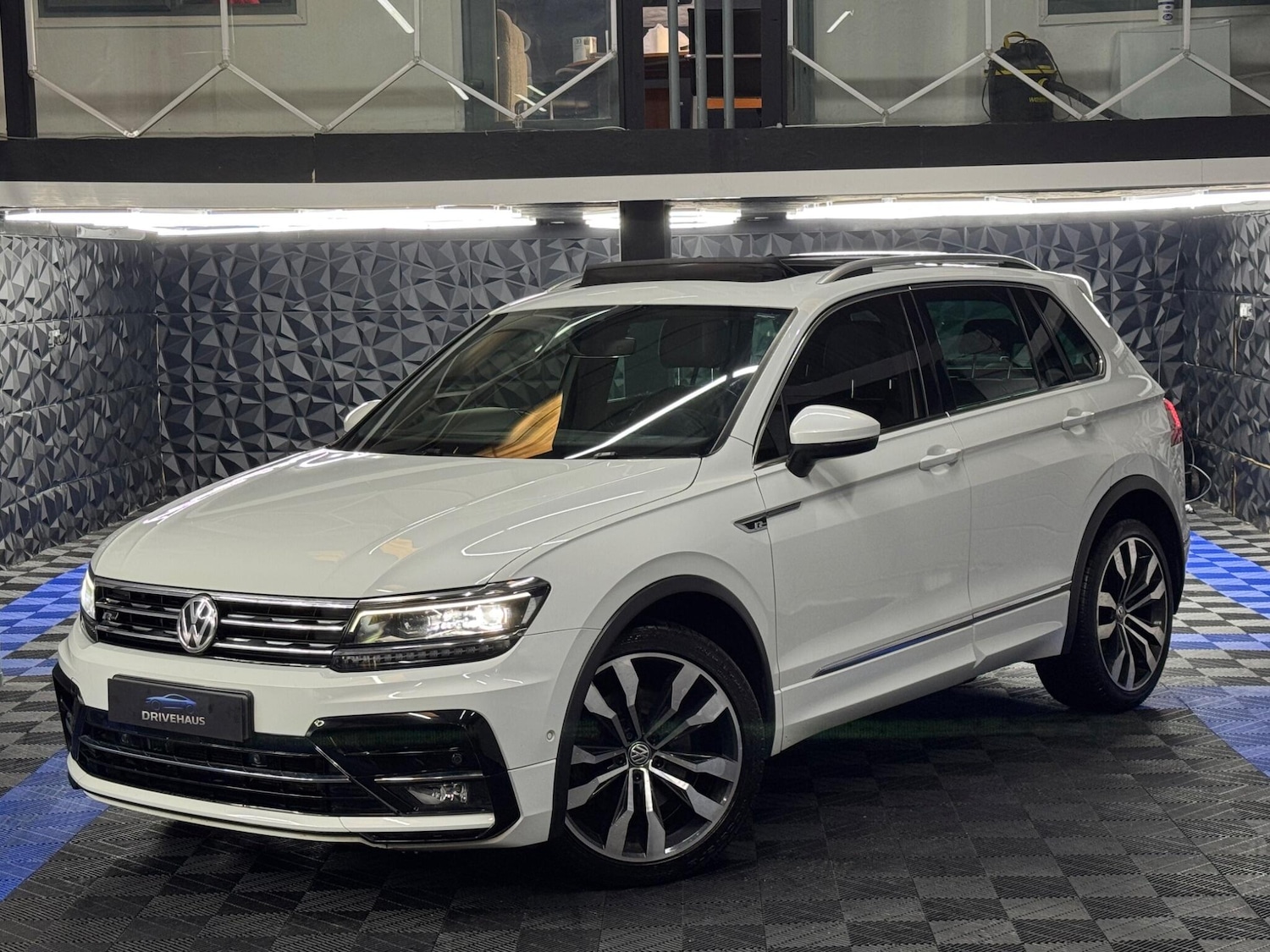 Used Volkswagen Tiguan for sale - 77290560: Photo 4