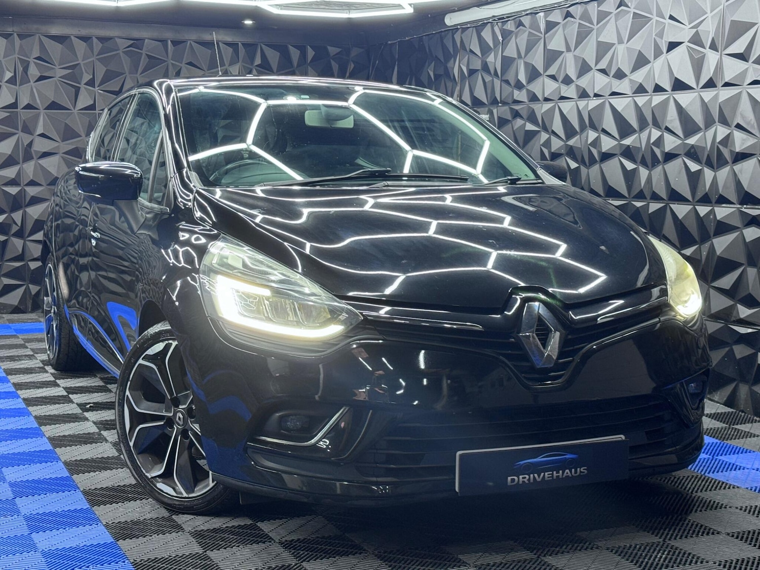 Used Renault Clio 2016 for sale - 76608201: Photo 1
