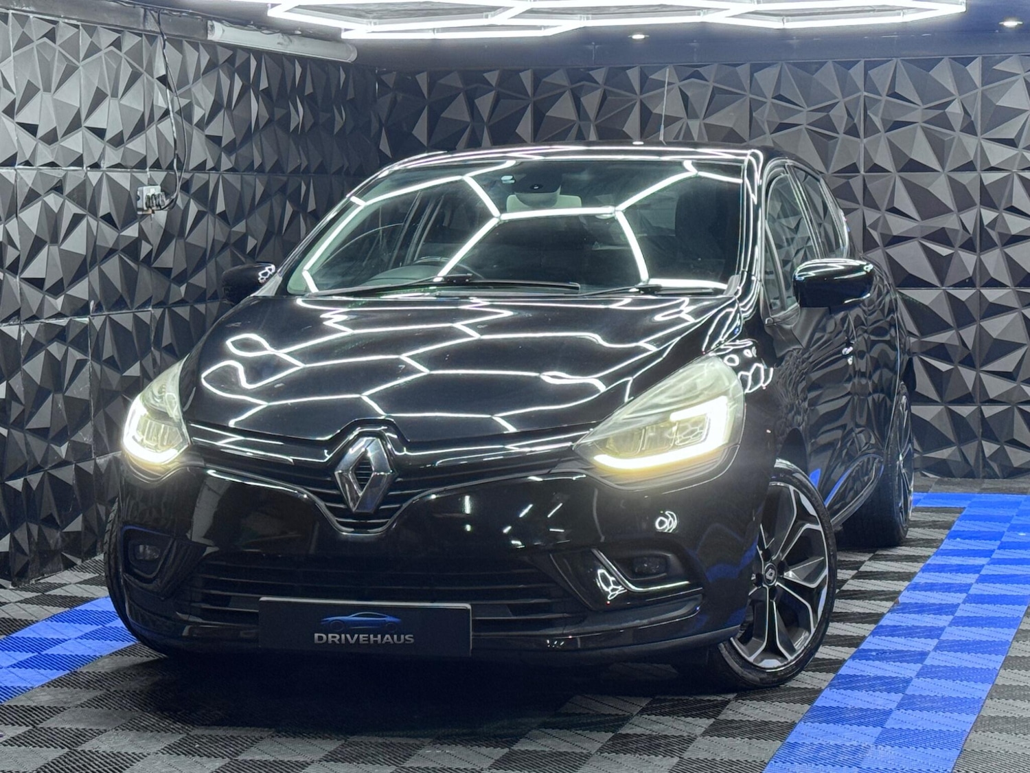 Used Renault Clio 2016 for sale - 76608201: Photo 10