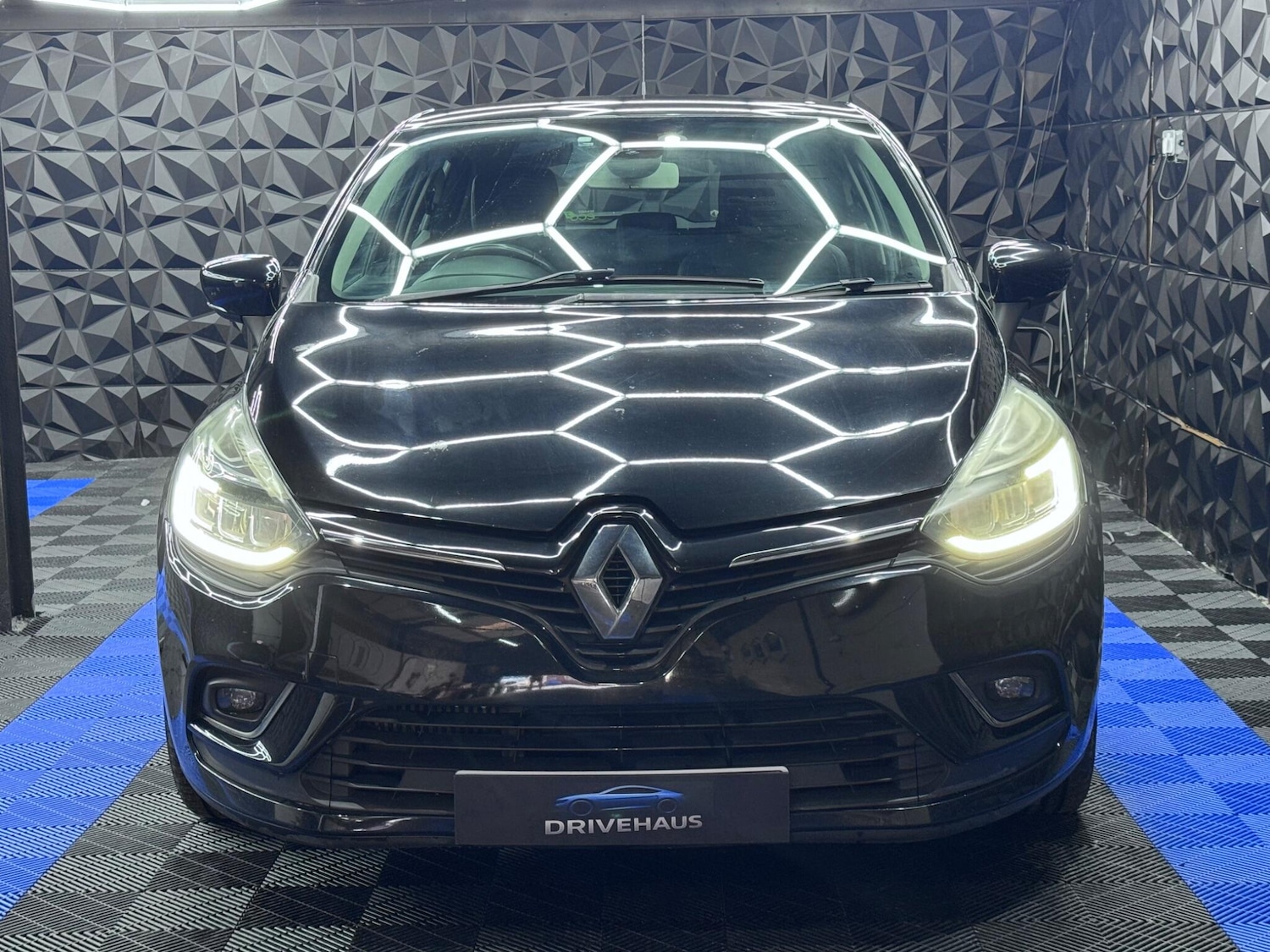 Used Renault Clio 2016 for sale - 76608201: Photo 2