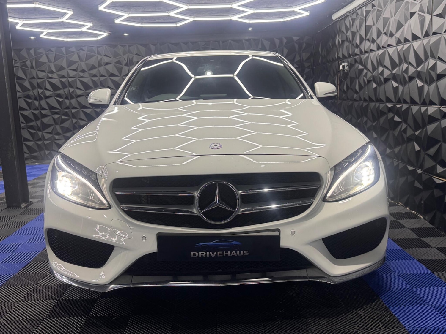 Used Mercedes-Benz C Class 2015 for sale - 77143471: Photo 2