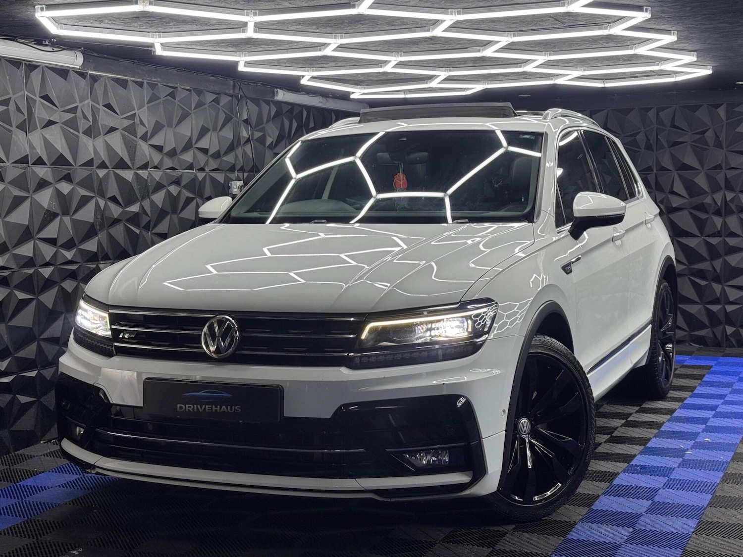 Used Volkswagen Tiguan for sale - 77924797: Photo 10