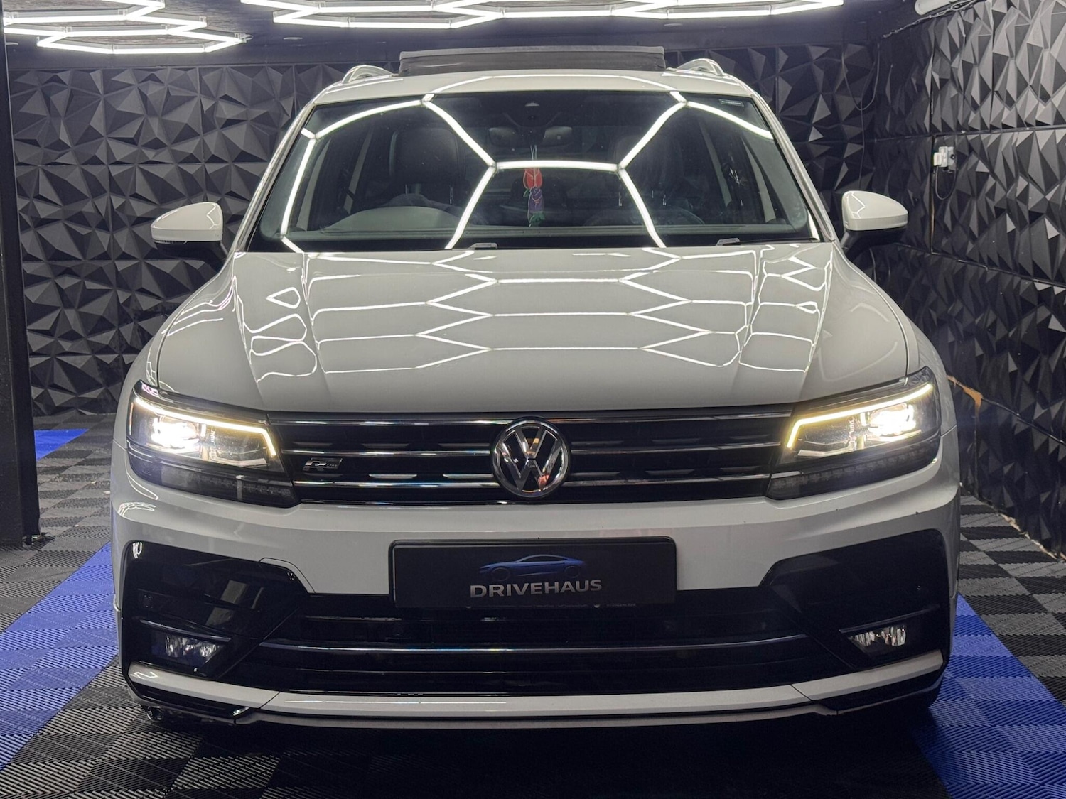 Used Volkswagen Tiguan for sale - 77924797: Photo 2