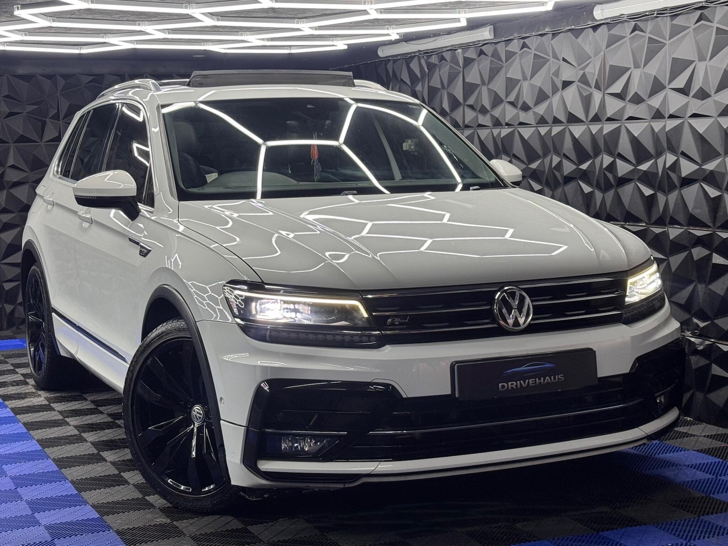 Used Volkswagen Tiguan for sale - 77924797: Photo 4