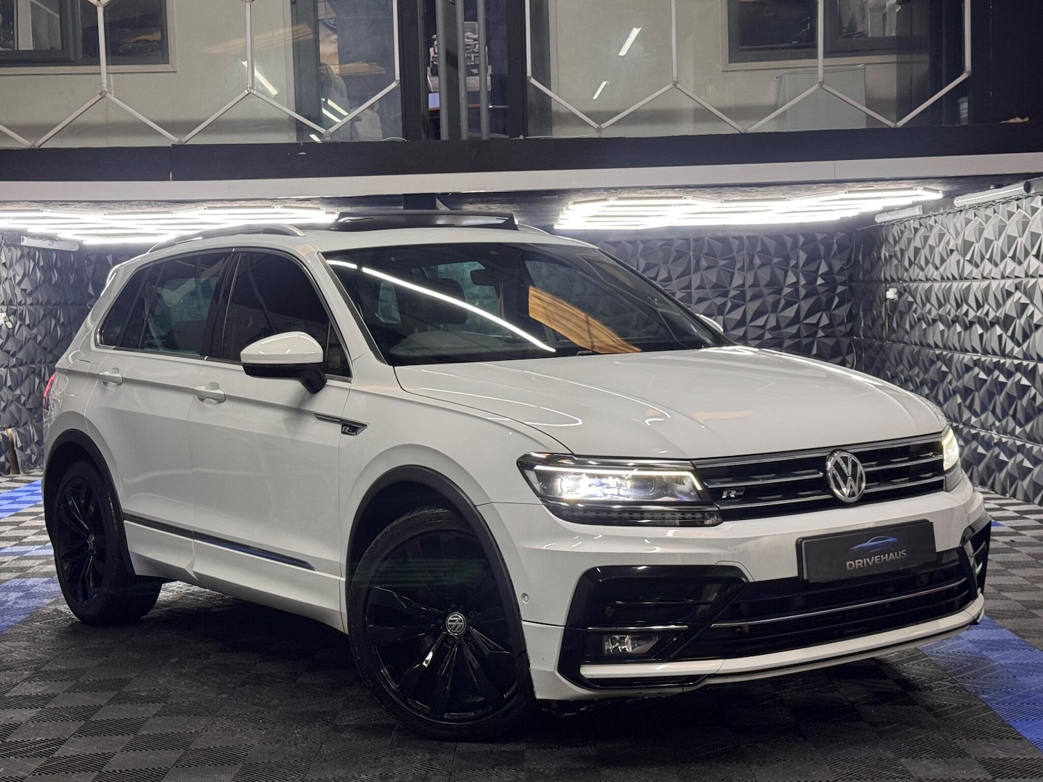 Used Volkswagen Tiguan for sale - 77924797: Photo 9