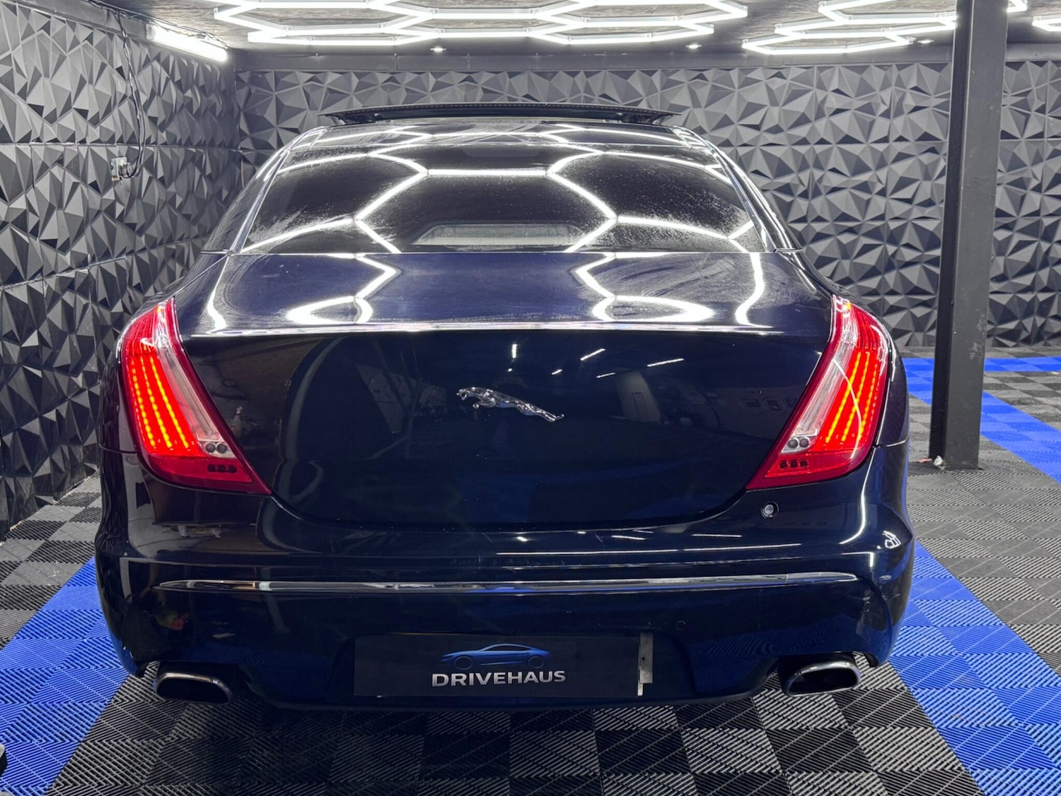 Used Jaguar XJ 2011 for sale - 76995285: Photo 17