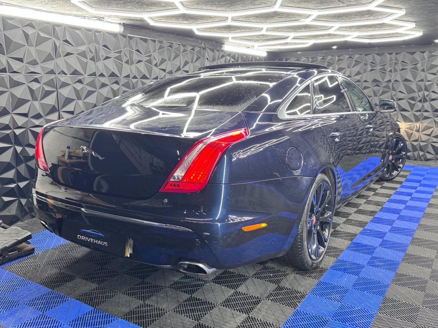 Used Jaguar XJ 2011 for sale - 76995285: Photo 24