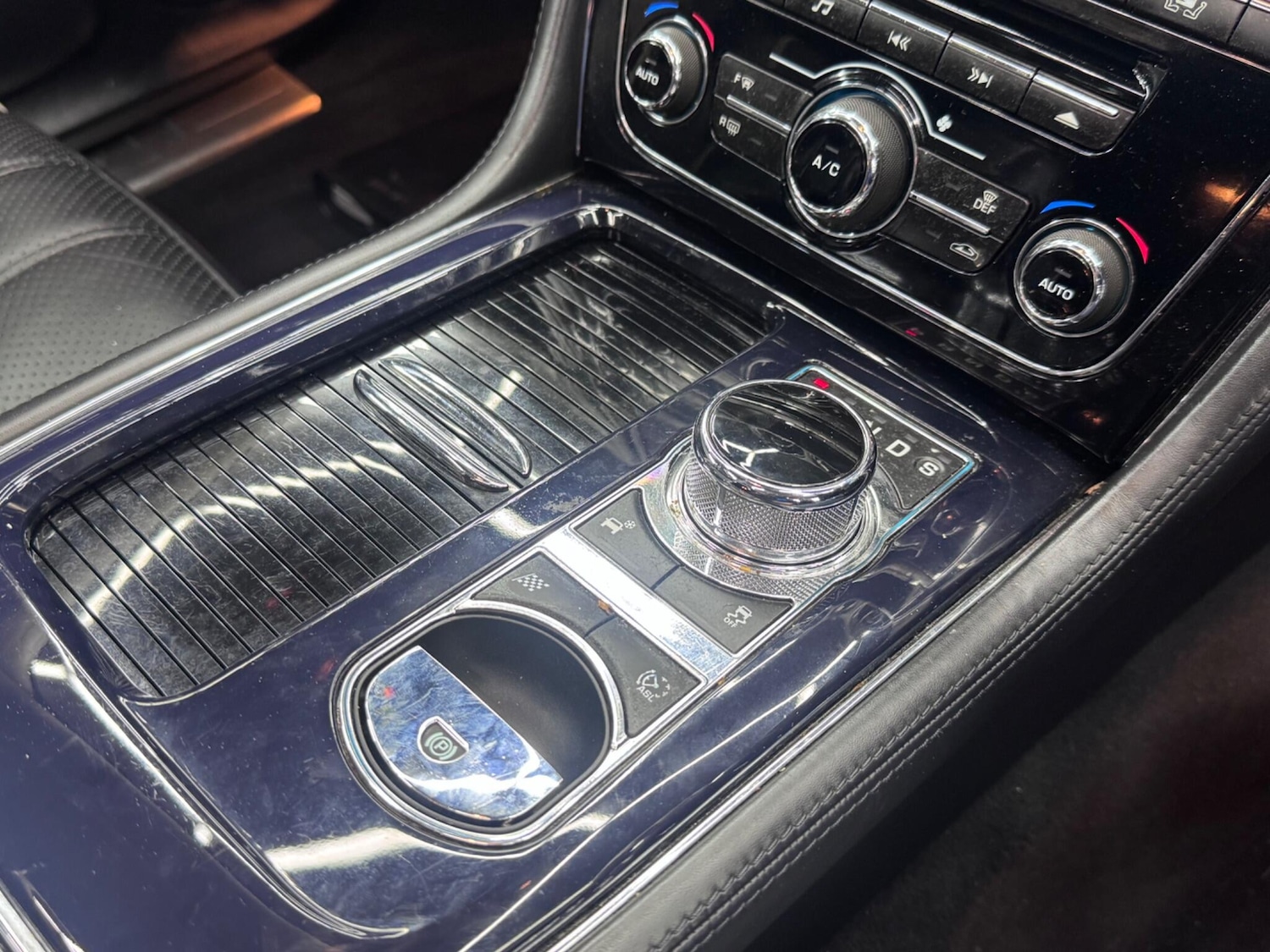 Used Jaguar XJ 2011 for sale - 76995285: Photo 26