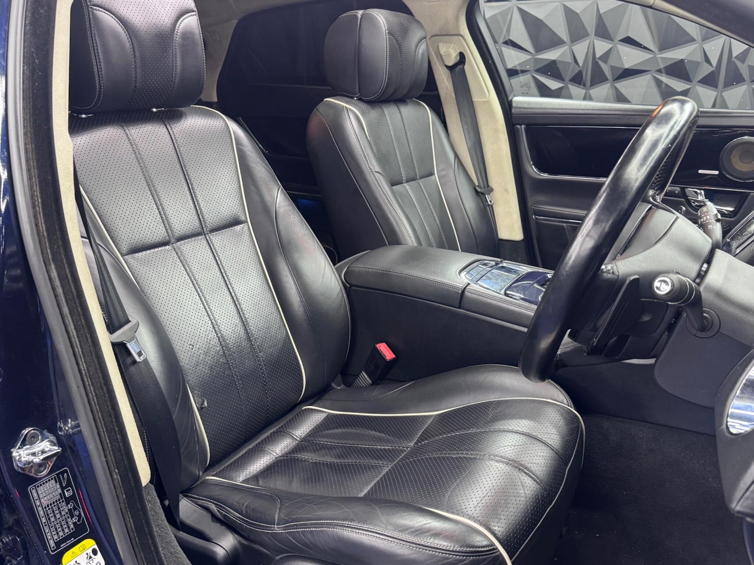 Used Jaguar XJ 2011 for sale - 76995285: Photo 29