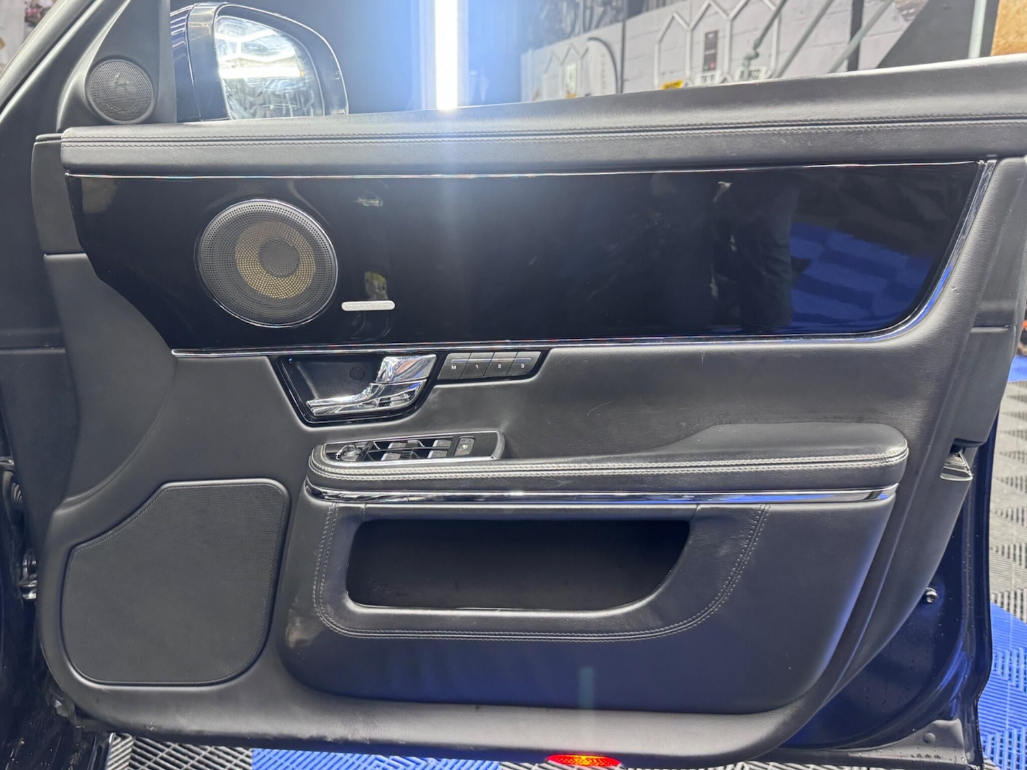 Used Jaguar XJ 2011 for sale - 76995285: Photo 32