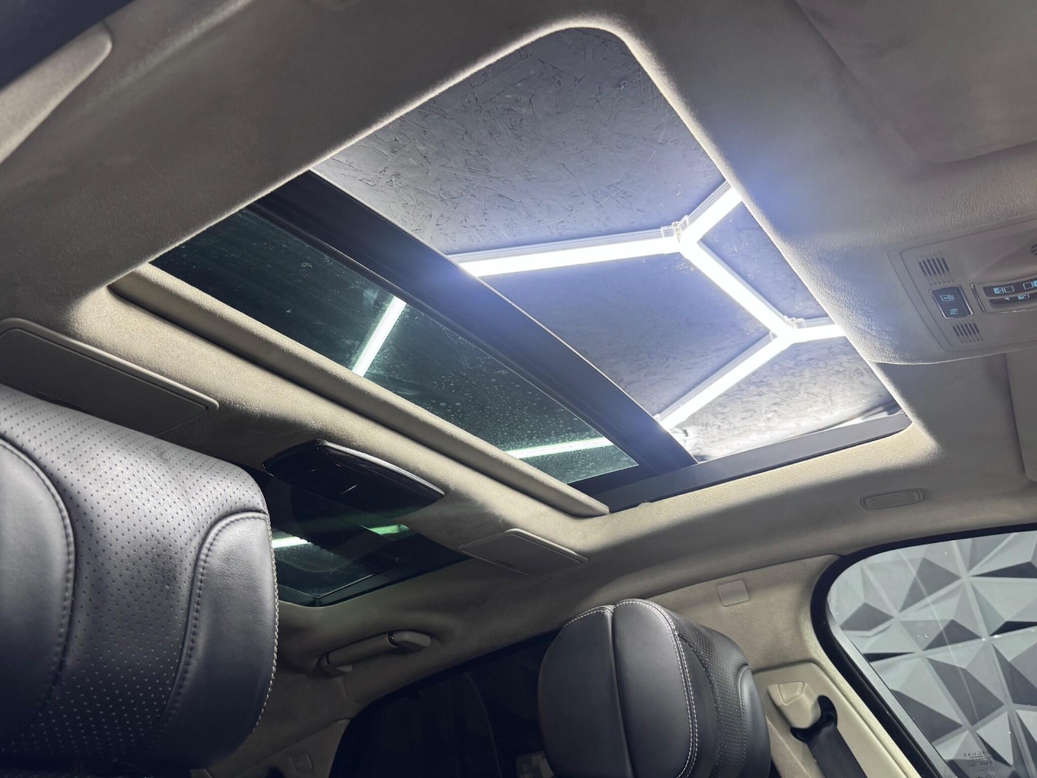 Used Jaguar XJ 2011 for sale - 76995285: Photo 37