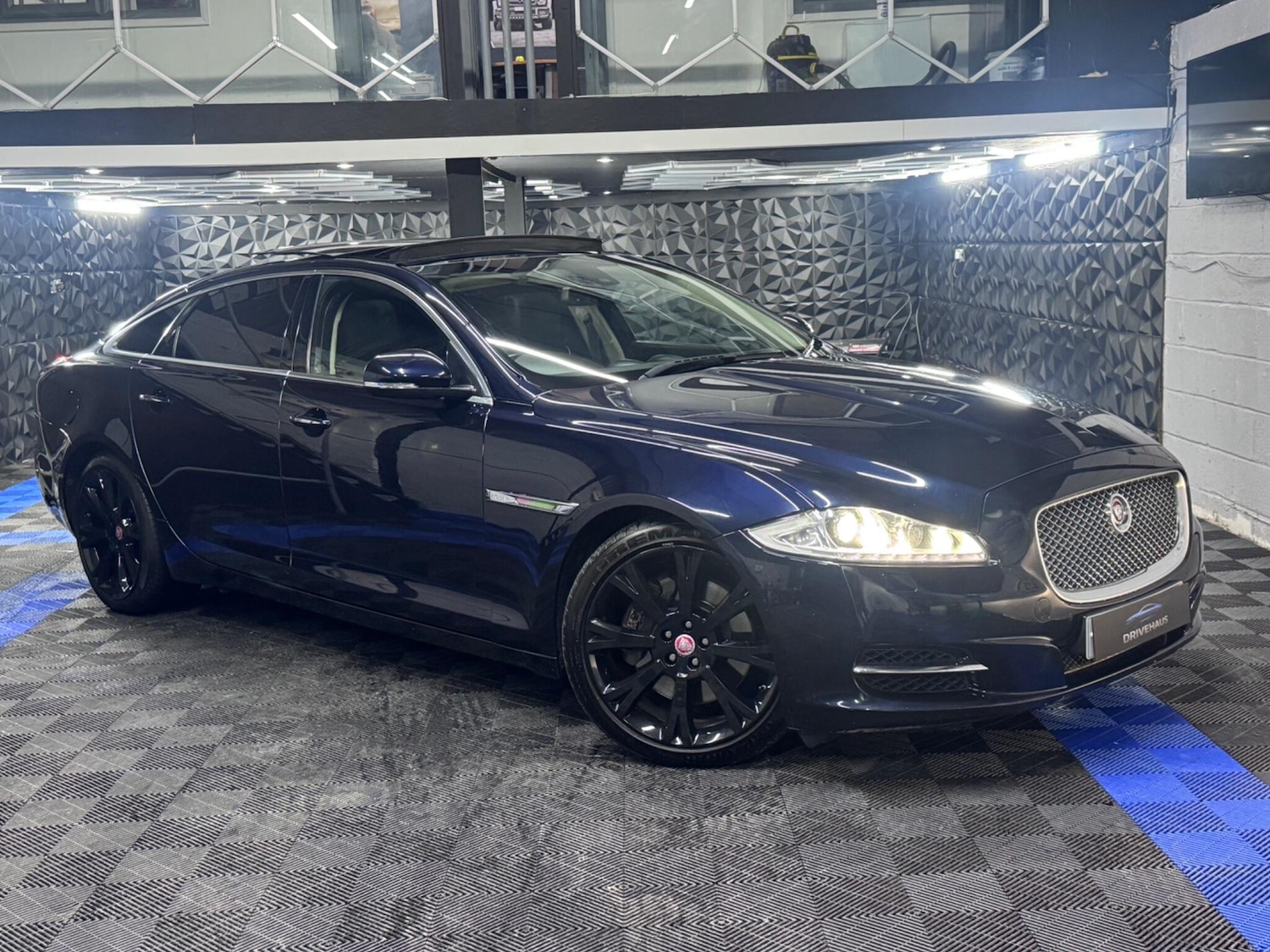 Used Jaguar XJ 2011 for sale - 76995285: Photo 7